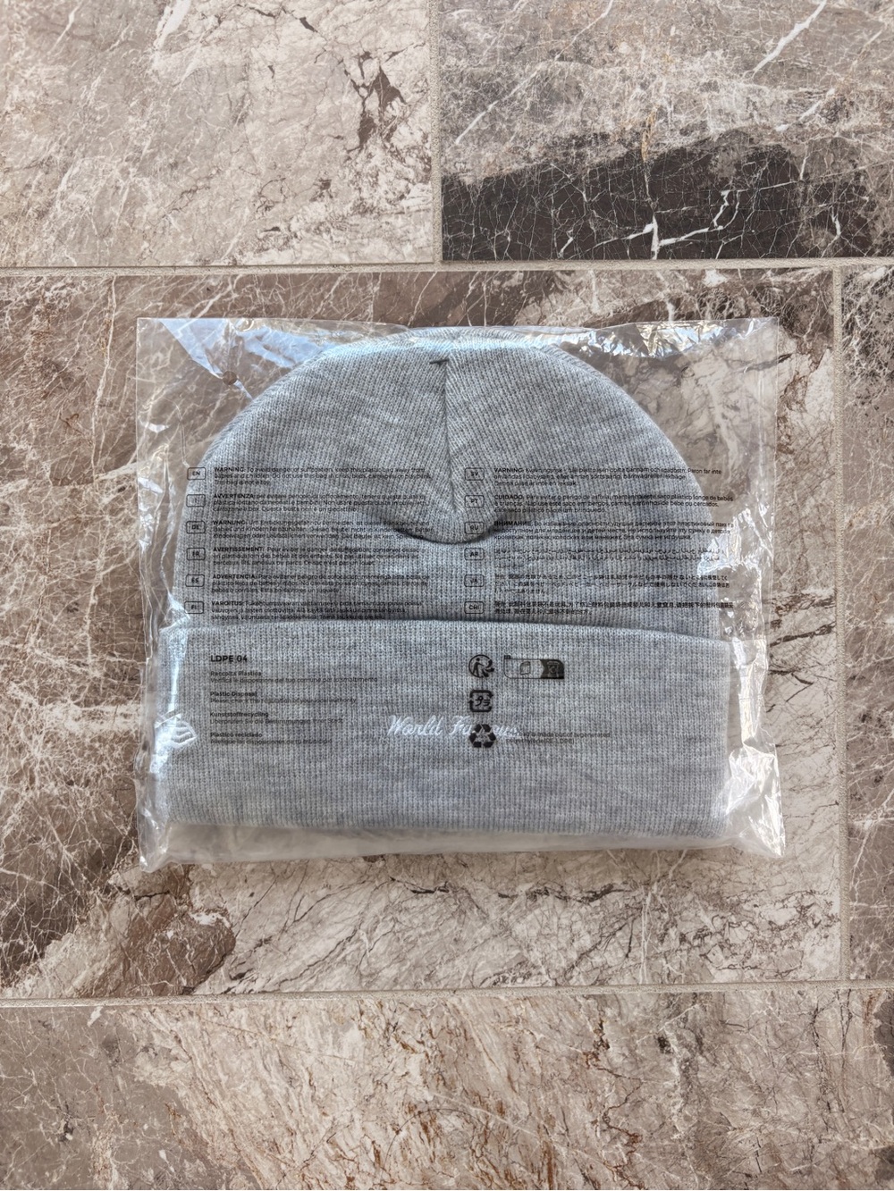 Supreme beanie - Picture 2 of 2